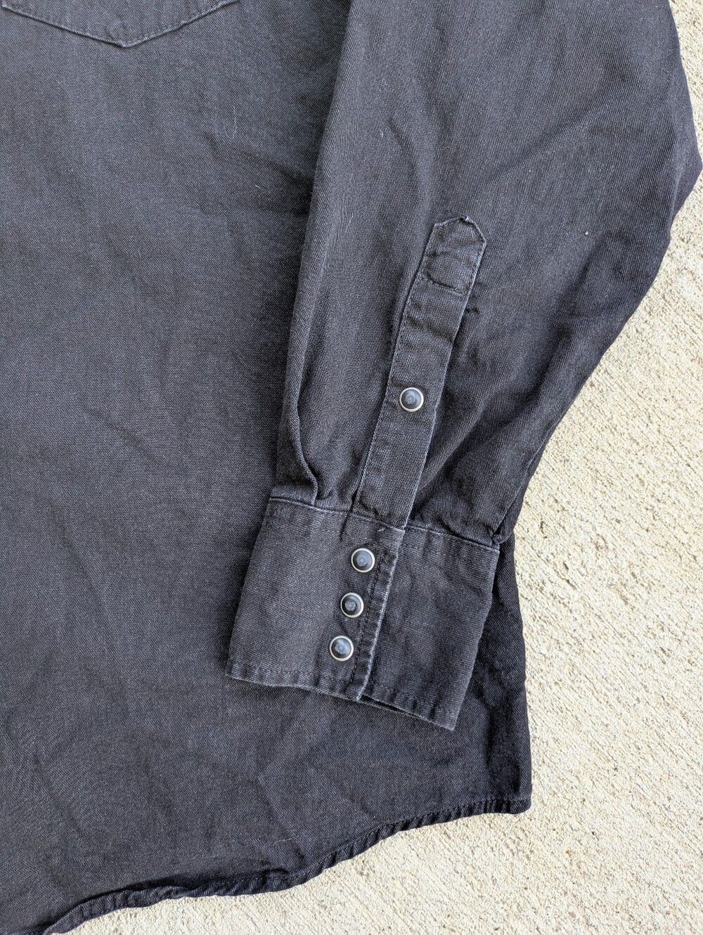 Vintage Wrangler Men's Black Long-Sleeve Pearl Snap Western Shirt Jacket - Picture 4 of 5